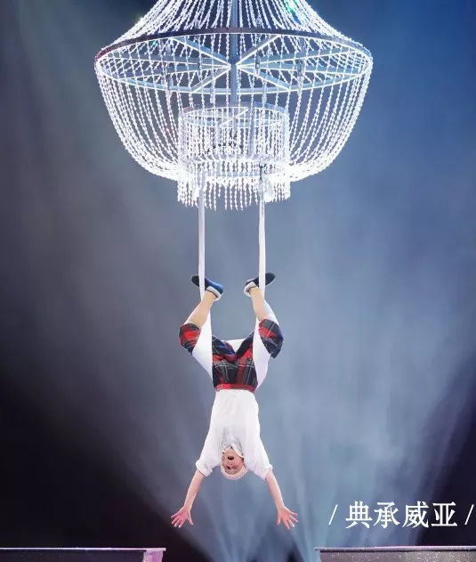 爱游戏APP-勇士新秀表现惊艳，全场观众掌声不断，能够商品法律.-爱游戏APP